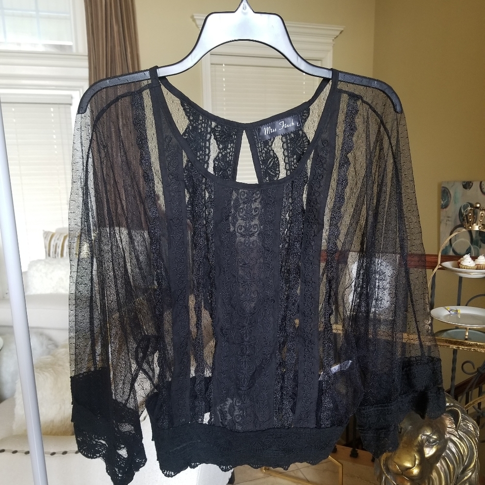 🎀 Black lace flare top